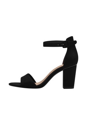 Must musta kõrge kontsaga sandaalid avatud varbaga, nahast säärekaelal, klambriga ja plokknäppu. Sile tekstuur ja minimalistlik disain.