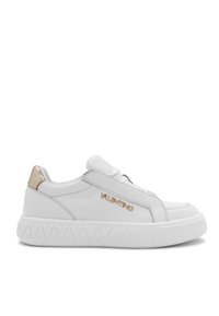 Sneakers bianchi in pelle con suola in gomma bianca testurizzata. Accentatura dorata sul tallone e "VALENTINO" impresso sul lato. Design con lacci.