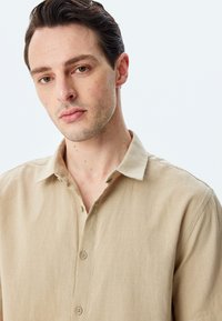Koton CLASSIC - Camisa - beige