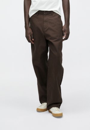MODERN BAGGY - Chino stiliaus kelnės - ground