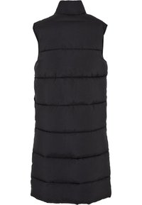 Gilet matelassé sans manches noir avec col haut ; design matelassé horizontal ; texture lisse ; dos allongé ; sans quincaillerie ni accents visibles.