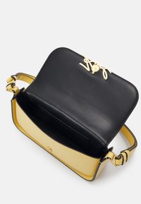 KARL LAGERFELD SIGNATURE - Sac à main - ochre