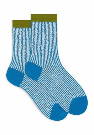 Calzini a righe blu e bianche con un risvolto verde a costine e sezioni di punta e tallone blu uniforme. Realizzati in un morbido tessuto testurizzato.