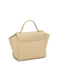 Bežová kabelka vyrobená z hladkej kože, má štruktúrovaný tvar, hornú rúčku a preložené zaklopenie. Minimalistický dizajn bez viditeľného hardvéru.
