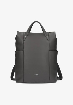 Schwarzer Leder-Rucksack mit zwei Griffen, Seitentaschen und Reißverschluss, vorne mit der Marke „Zwei“.