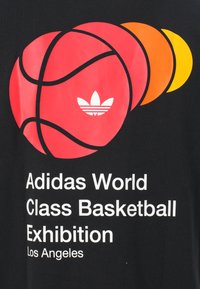 WRLD CLASS TEE - Trükipildiga T-särk - black