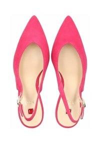 Scarpe con tacco alto in suede fucsia brillante, con punta affusolata e lati aperti, dotate di una fibbia dorata e di una soletta in pelle naturale.