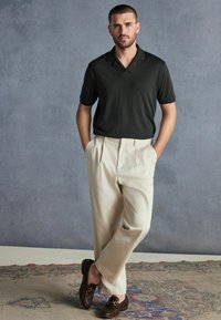 Next Polotričko - olive green