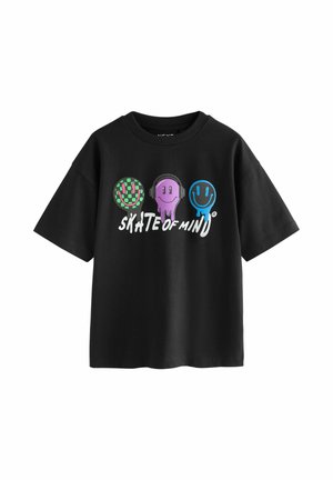 Czarna koszulka z krótkim rękawem z trzema kolorowymi topniejącymi buźkami i napisem "SKATE OF MIND" na przodzie.