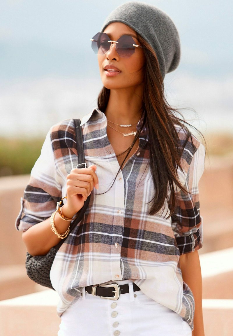 LASCANA Beanie - hellgrau