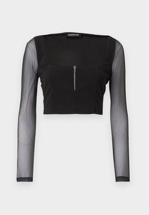 Zwart crop top met een vierkante halslijn, gemaakt van ondoorzichtige stof en voorzien van doorschijnende lange mouwen. Een rits aan de voorkant voegt detail toe aan het ontwerp.