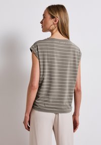Thumbnail Image 3