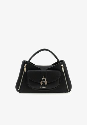 Borsa Guess in pelle nera con manico superiore, tasca frontale con patta con chiusura a lucchetto argento e logo, e due tasche laterali verticali con cerniera.