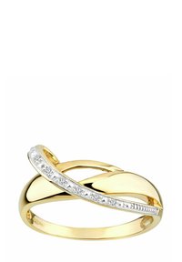 Auksinės spalvos žiedas su lygiu kreiviu dizainu, turintis susuktą juostelę ir aiškių brangakmenių eilę palei vieną kraštą, kad suteiktų papildomą detalumą.