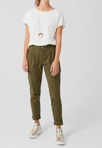 s.Oliver Cargobyxor - dark green