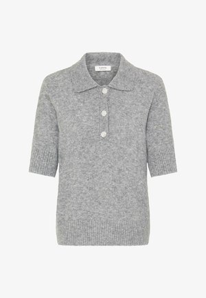 Grå strikket kortærmet sweater med kravehalvanden, der har fire skinnende knapdetaljer og ribkantede kanter og ærmer.