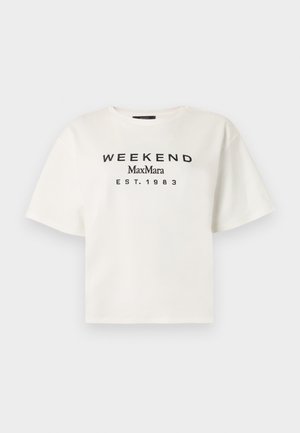 Witte T-shirt met korte mouwen en zwarte bedrukte tekst "WEEKEND MaxMara EST. 1983" gecentreerd op de voorkant.
