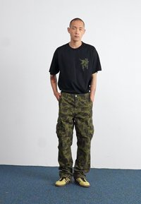 Carhartt WIP DUCK PANT - Pantaloni cargo - green/office green