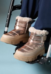 ADAPTIVE  - Stivali da neve  - gold-coloured