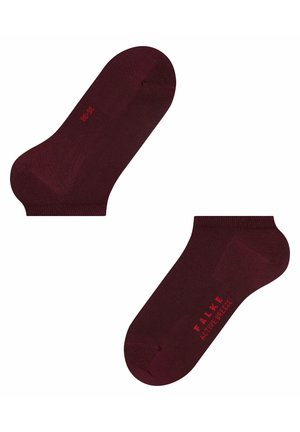 Burgundowe skarpetki do kostek wykonane z gładkiego materiału, zapewniające wygodne dopasowanie. Posiadają czerwony nadruk z logo "FALKE ACTIVE BREEZE".