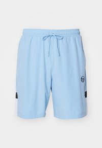 Shorts de sport bleu clair avec taille élastique, cordon ajustable, panneaux latéraux noirs et blancs, et petit logo circulaire sur la jambe gauche.