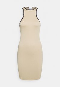 Vestido sem mangas bege com gola alta, detalhes em preto, ajuste bodycon e textura suave. Apresenta detalhes em logo ao longo da gola.