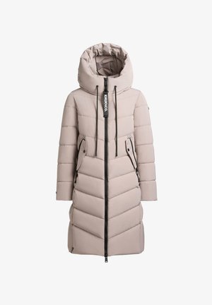 Helle beige Daunenjacke mit einem Chevron-Steppmuster, Kapuze, Frontreißverschluss und zwei schrägen Taschen mit Markenakzenten.