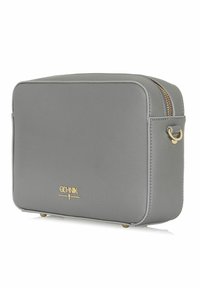 Borsa in pelle grigia con forma rettangolare, hardware della cerniera dorato e logo sul davanti. Superficie strutturata e angoli arrotondati.