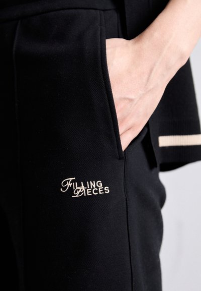 Filling Pieces BERMUDA UNISEX - Shorts - black