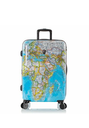 Maleta rígida con ruedas y asa retráctil, con un estampado detallado de un mapa mundial centrado en Europa, África y Asia.