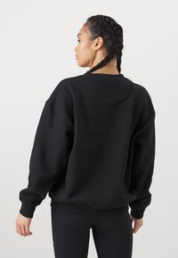 Stronger COMFY  - Pusa - black