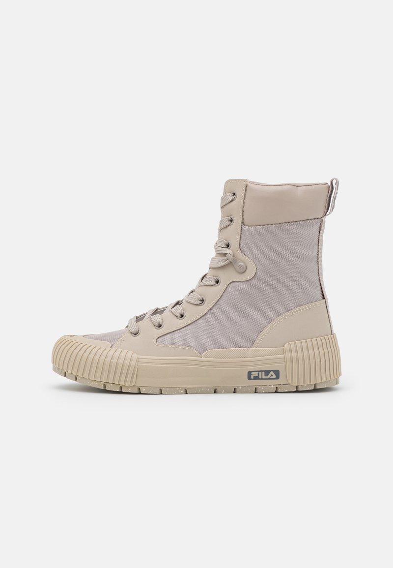Botines con cordones