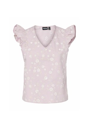 Blouse florale rose clair avec col en V et manches courtes volantées, présentant de petits motifs marguerite et une étiquette de marque "Pieces" à l'intérieur du col.