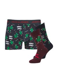 Le short de boxer présente un design sombre avec des motifs de sapins de Noël verts et le texte "HOLLY JOLLY". Les chaussettes comprennent une paire bordeaux avec des pois blancs.