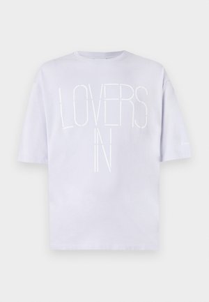 PRIDE MARC HUNDLEY LOVERS TEE UNISEX - Print T-shirt - lilac flower