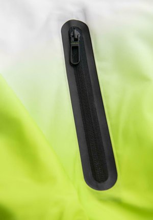 Fermeture éclair verticale noire sur tissu jaune néon et blanc, probablement partie d'une veste imperméable ou d'un équipement de plein air.