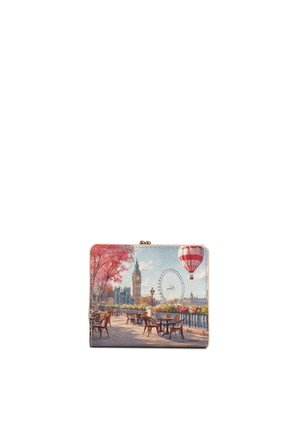 Portafoglio con una scena di Londra che mostra il Big Ben, il London Eye, tavoli di caffè all'aperto, alberi autunnali e una mongolfiera rossa e bianca.