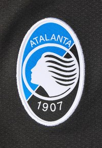 Kirjailtu Atalanta FC -logo, jossa valkoinen profiili sinisellä taustalla mustassa ympyrässä, alla teksti "1907".