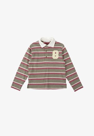 Camisa polo de manga larga con rayas grises, granate y blancas, un color blanco, tres botones y un acento texturizado en color blanco con el número "8".