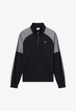 Sudadera de cuarto de cremallera en negro y gris con mangas largas, un bolsillo frontal y detalle de logo. Presenta paneles de hombro en contraste y rayas laterales.