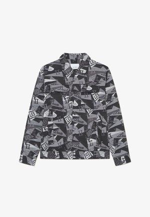 Casaco preto e cinza com um design de gola, apresentando um padrão geométrico e dois bolsos frontais. O tecido parece texturizado e em camadas.