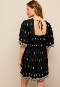 Next BRODERIE-REGULAR FIT - Päevakleit - black