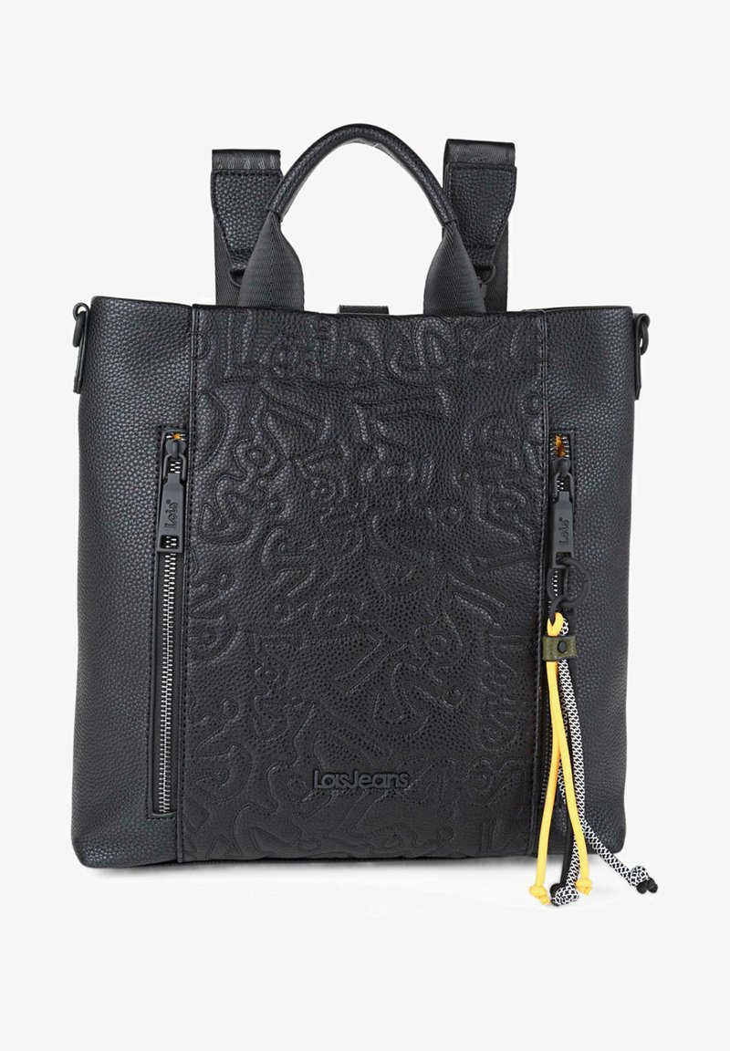 Mochila de cuero negro con patrón texturizado, dos cremalleras laterales, asas superiores dobles y correas ajustables. Presenta el logotipo y cordones de colorido acento.