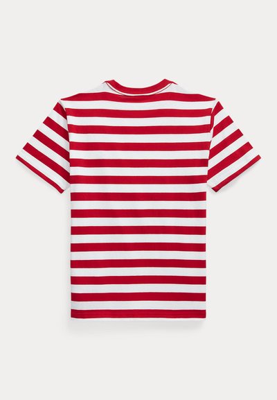 Rdeče-bela tanka majica s kratkimi rokavi in okroglim izrezom, z enakomernimi vodoravnimi črtami in mehko bombažno teksturo.