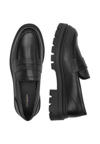 Pantofi din piele neagră, cu talpă groasă, prezentând un detaliu ondulat pe partea superioară și o textură netedă. Design minimalist.