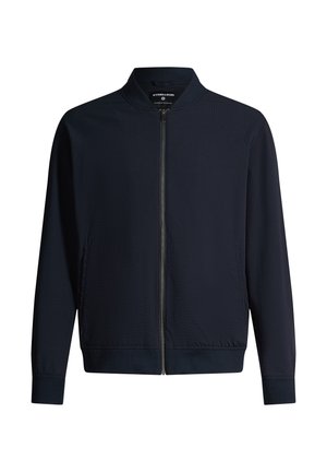 Marineblauwe lichtgewicht bomberjas met ritssluiting aan de voorkant, geribde kraag, manchetten en zoom, met subtiel gestructureerde stof en zijzakken.