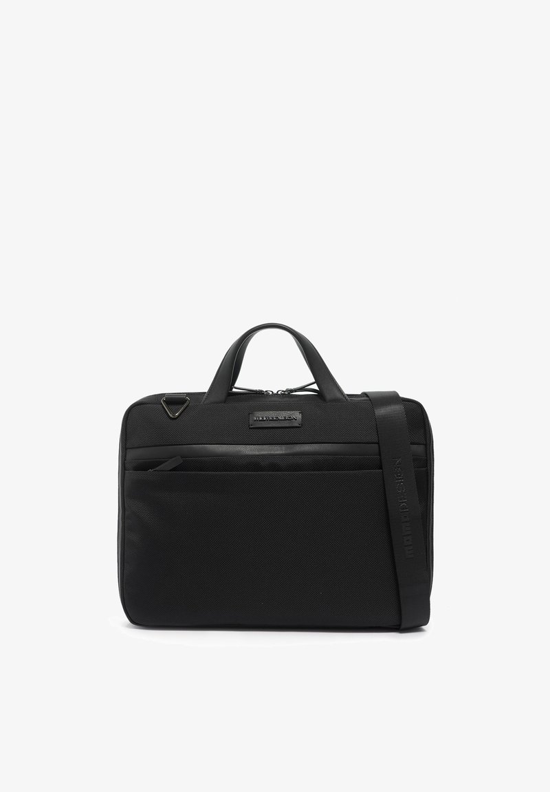 Mallette texturée noire avec poignées, poche avant zippée et bandoulière ajustable, conçue pour un usage professionnel.