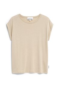 Camiseta de manga corta color beige, hecha de tela suave; cuenta con un escote redondo y un ajuste relajado, con una pequeña etiqueta de logo en el lateral.