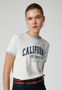 Koton VARSITY - T-shirt print - white