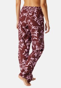 Bordeauxkleurige pyjamabroek met een roze bloemenprint, elastische tailleband, losse pasvorm en zachte stof met een gladde textuur.